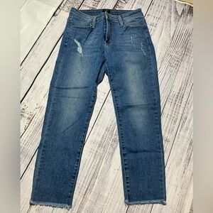 Just Black Jeans Women's Mid Rise Crop jeans. Size 26.